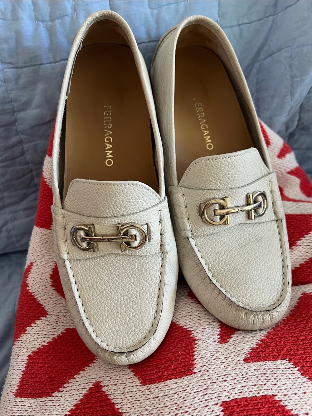 Classic off white bone gancini Ferragamo driver loafers size 8.5 Horsebit bone